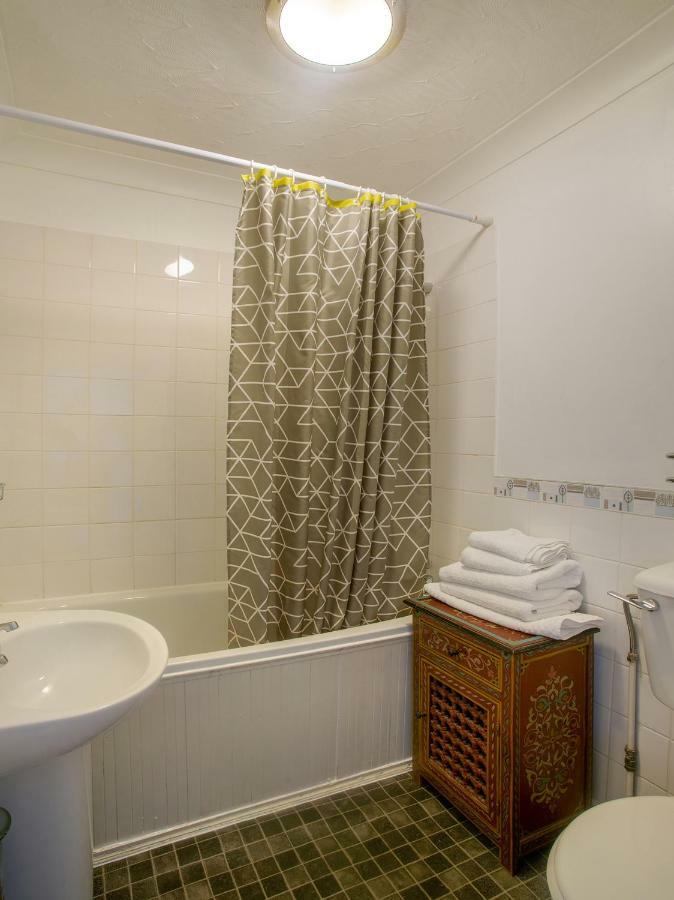 Oyo Avalon Lifestyle Guest House Hove Buitenkant foto